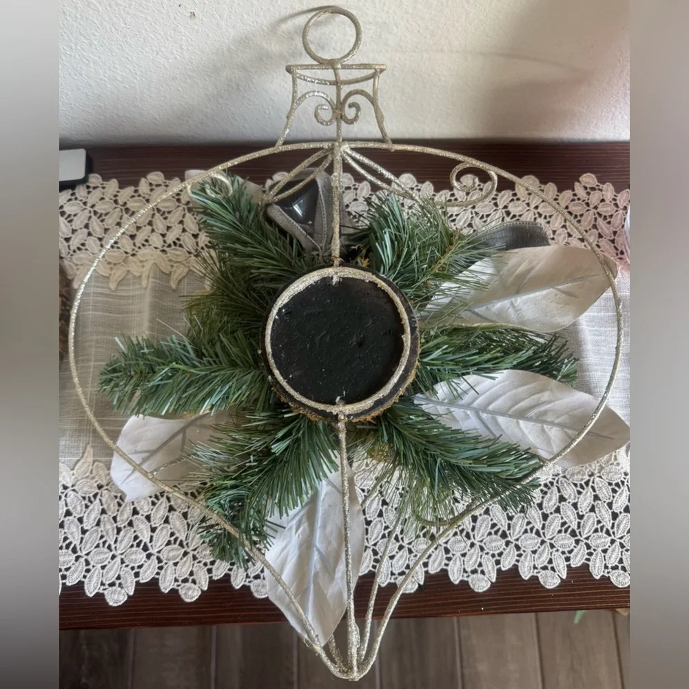 Holiday Ornament Shaped Wreath with Hope Sign
